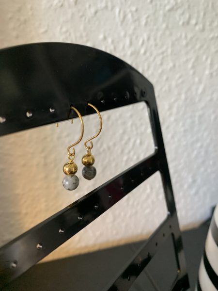 Grå og guld
