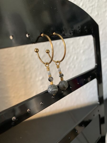 Grå og guld