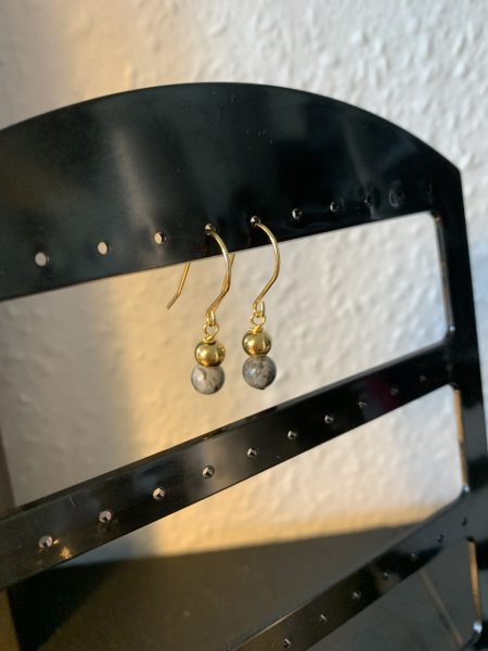 Grå og guld